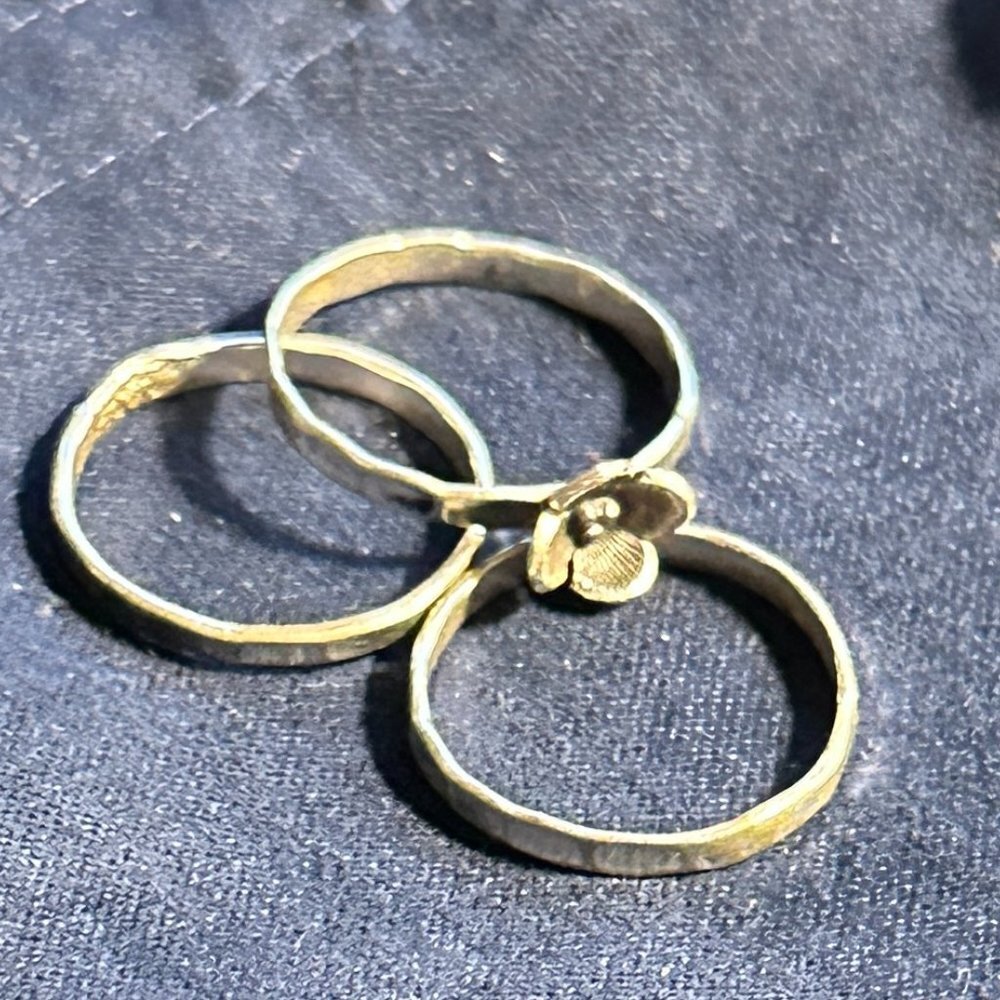 Sterling Silver Stackable Dainty Flower Ring Size 7 - Picture 2 of 7